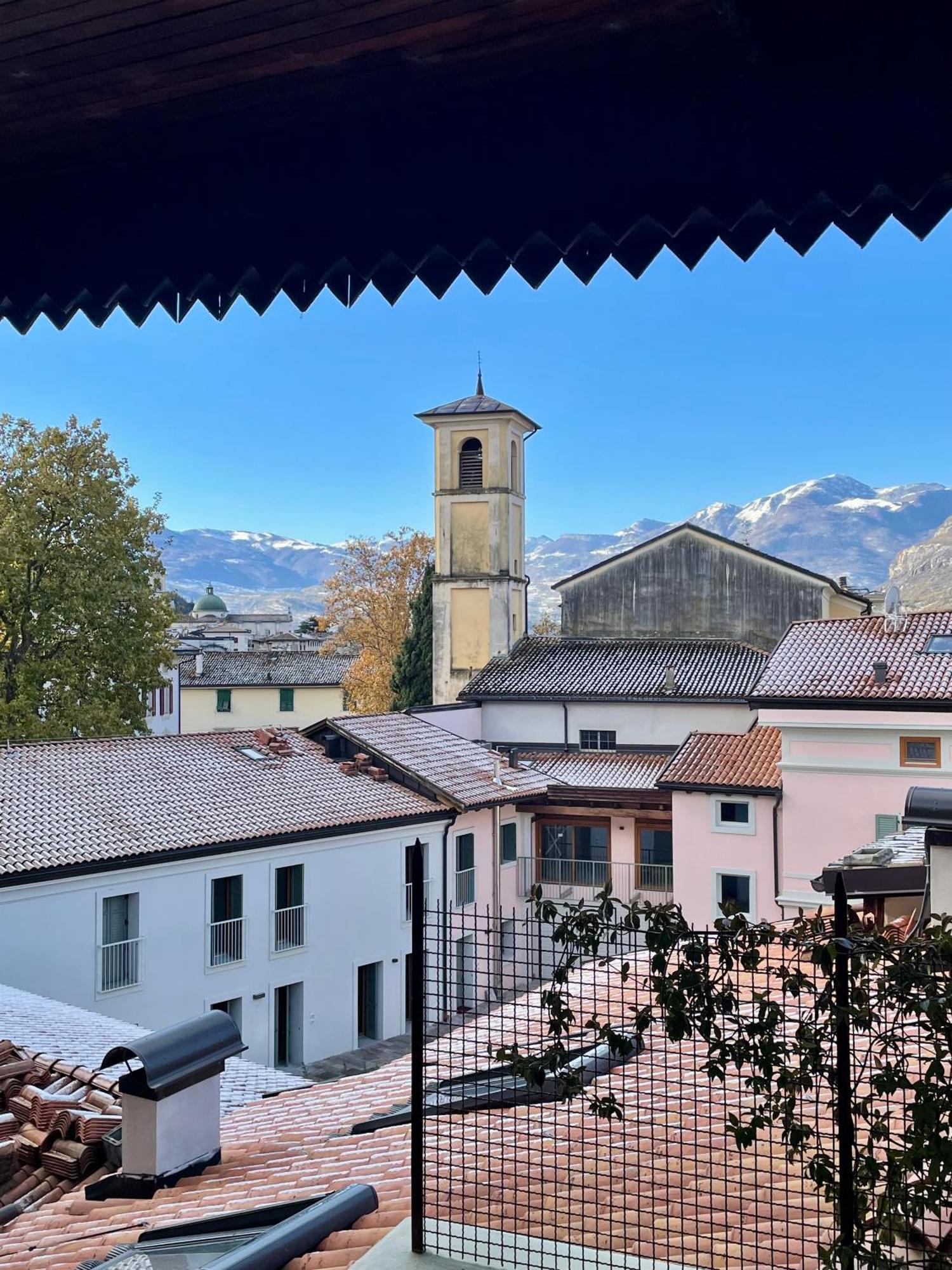 Appartamento Sui Tetti Del Centro Storico Rovereto  Eksteriør billede